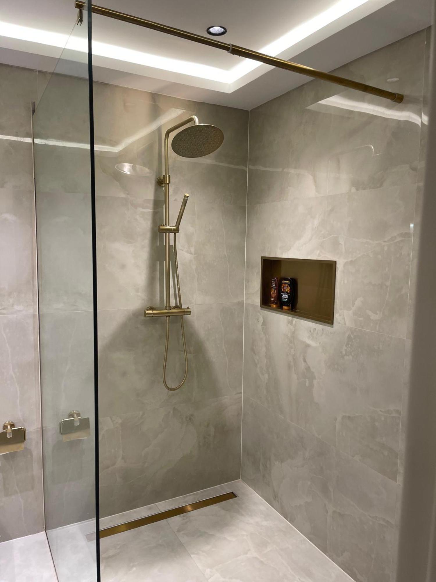 Hilton Penthouse 17 *